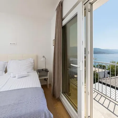 Opera Villa *